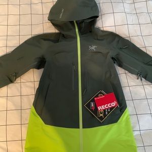 New Arc’teryx women’s Astryl ski/snow GoreTex shell